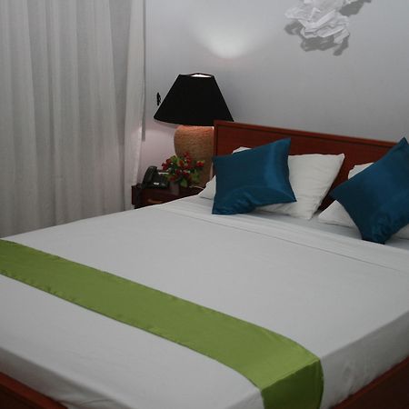 Blue Gum Hotel Ja-Ela Ngoại thất bức ảnh