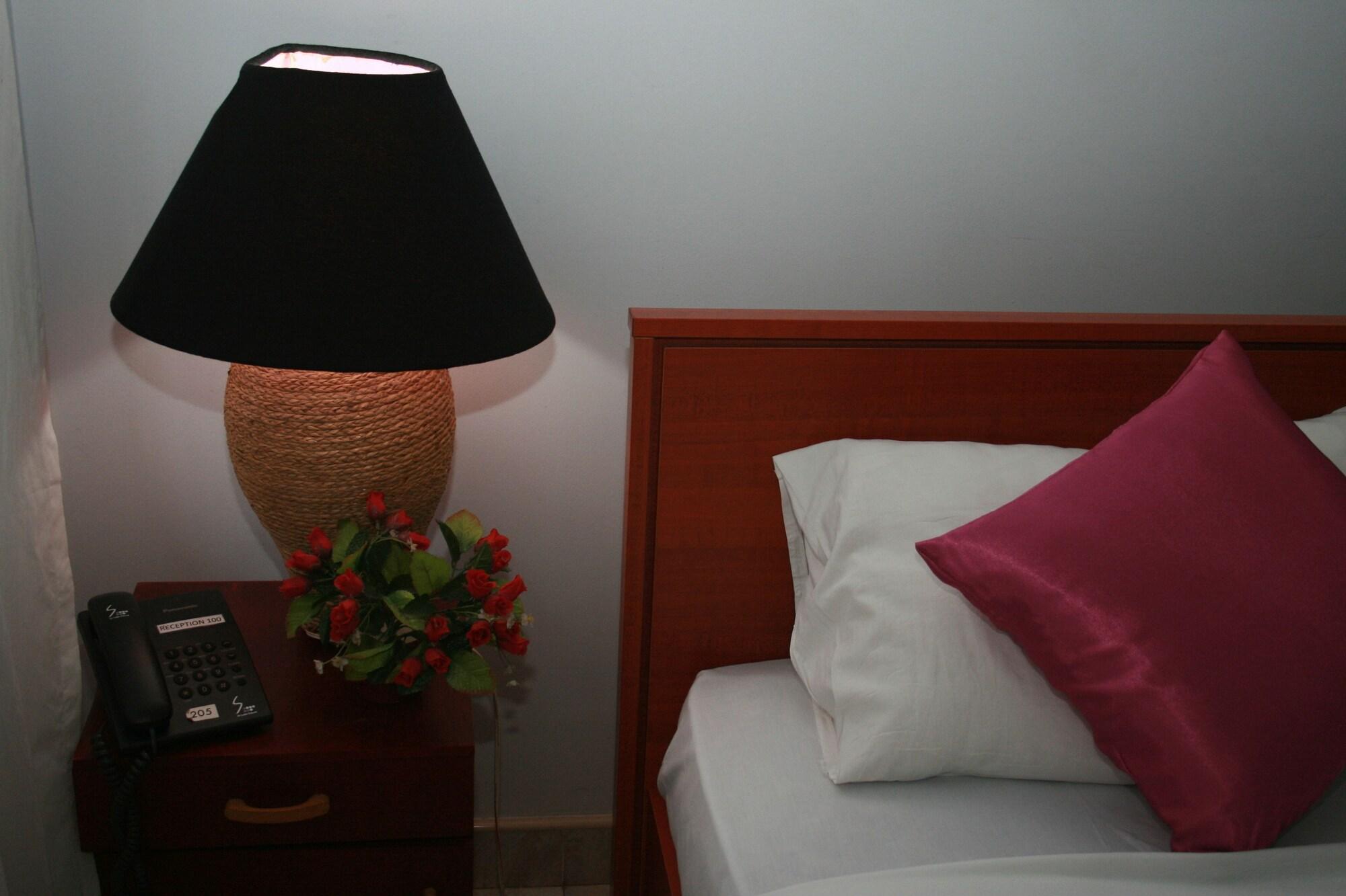Blue Gum Hotel Ja-Ela Ngoại thất bức ảnh