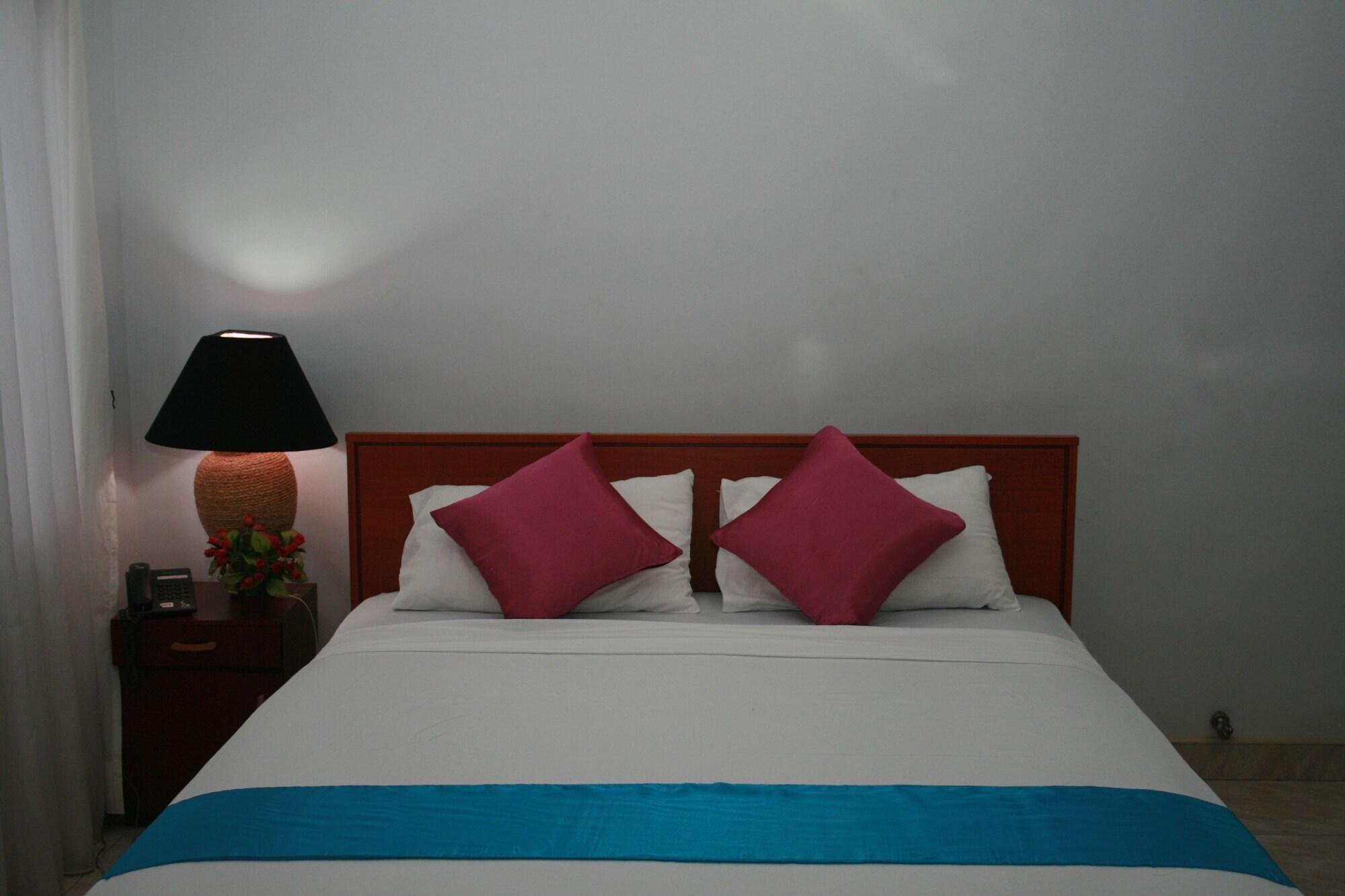 Blue Gum Hotel Ja-Ela Ngoại thất bức ảnh