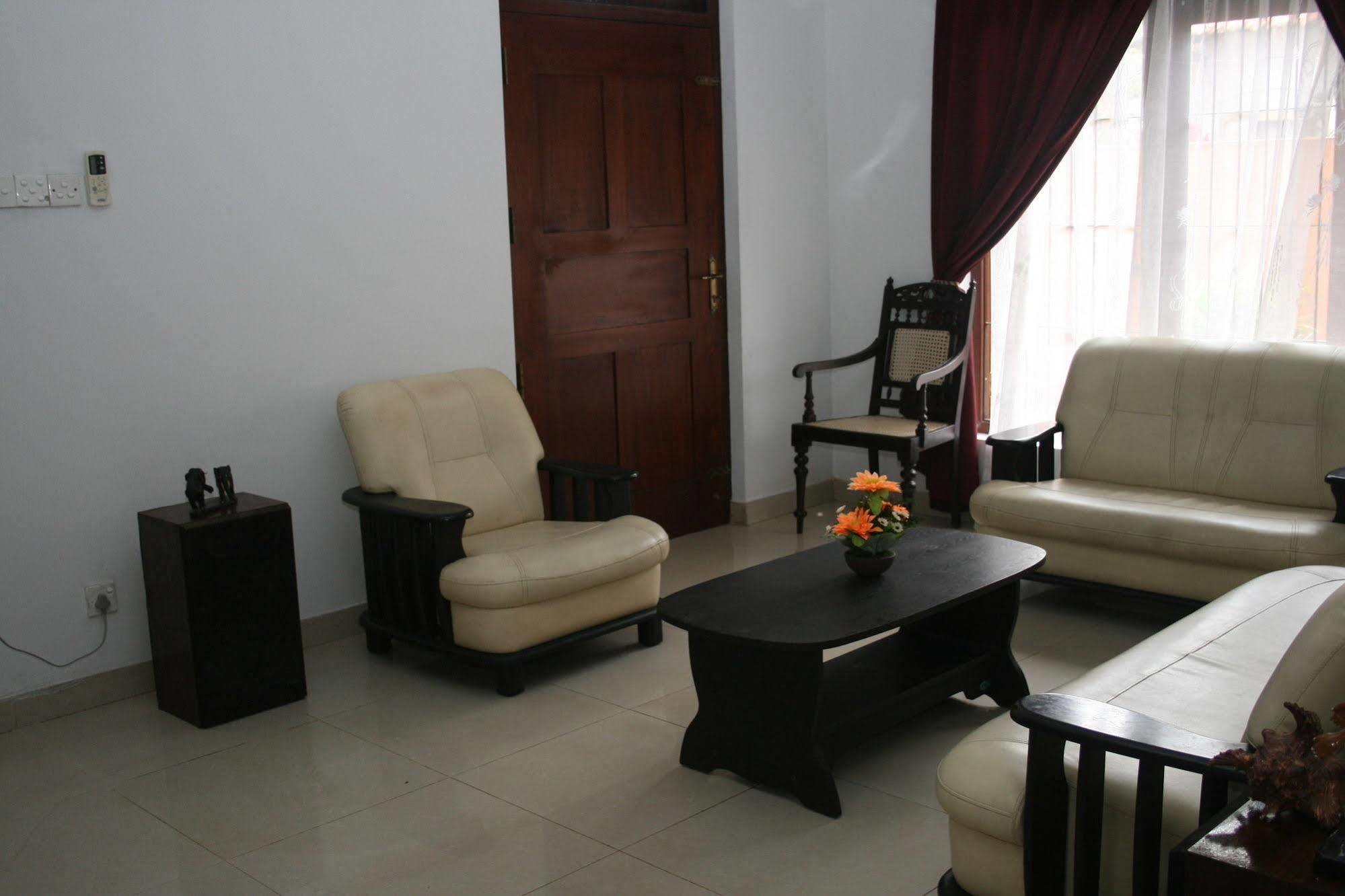 Blue Gum Hotel Ja-Ela Ngoại thất bức ảnh